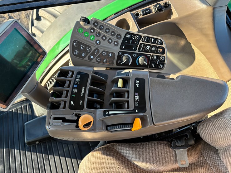 john-deere-8320-image-15