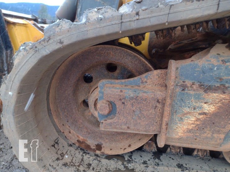 2021-deere-331g-image-24