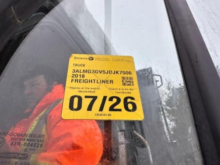 2018-freightliner-114sd-image-25