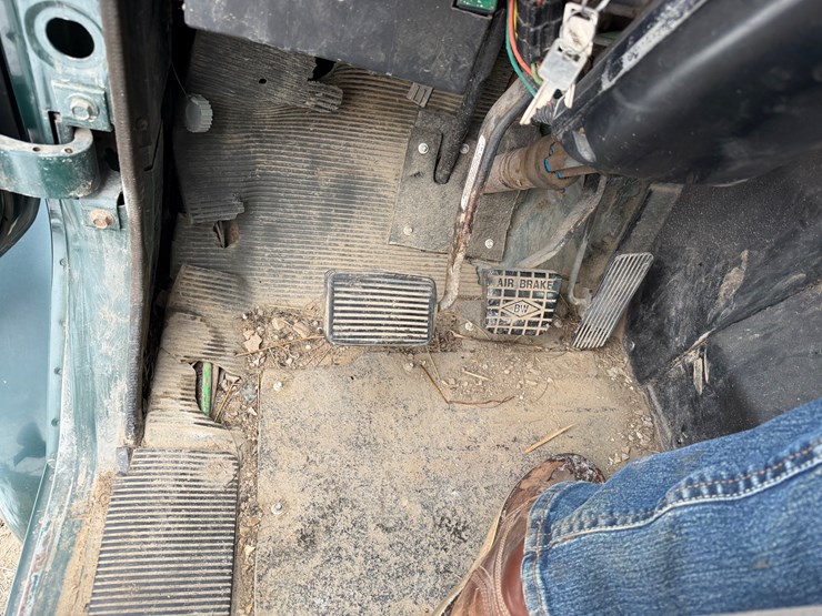 1999-international-8100-image-16