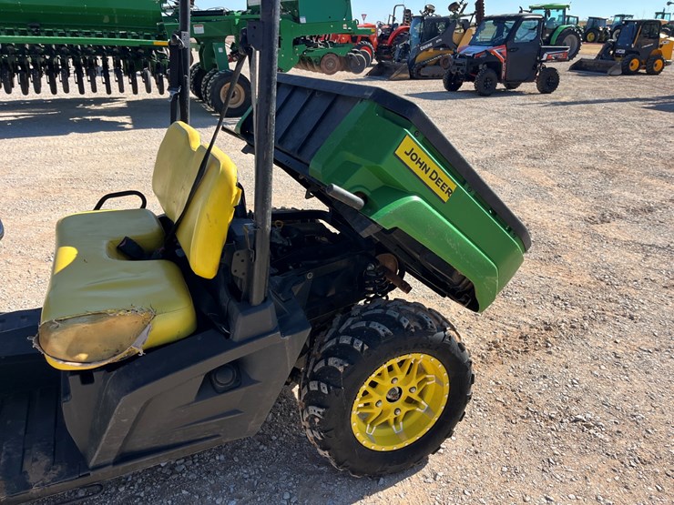 2021-john-deere-gator-image-15