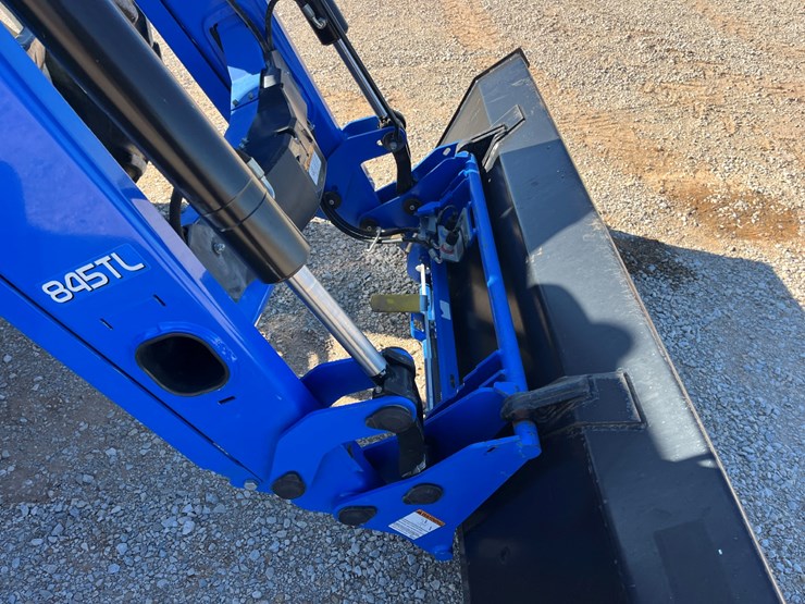 2014-new-holland-t6.175-image-10