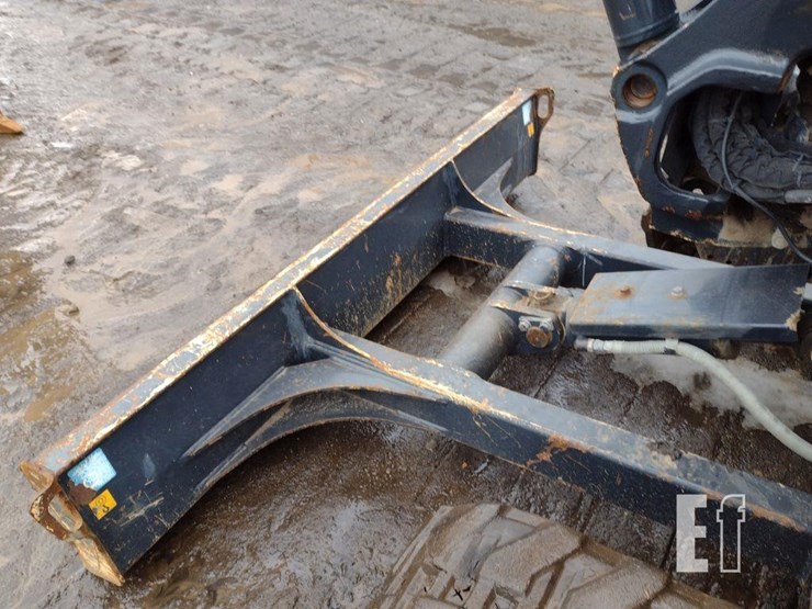 2014-hitachi-zx35u-image-25