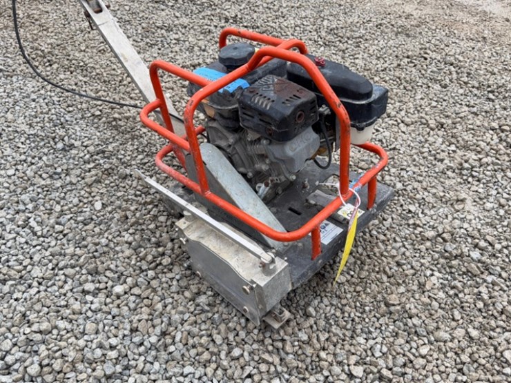 husqvarna-soft-cut-concrete-saw-image-2