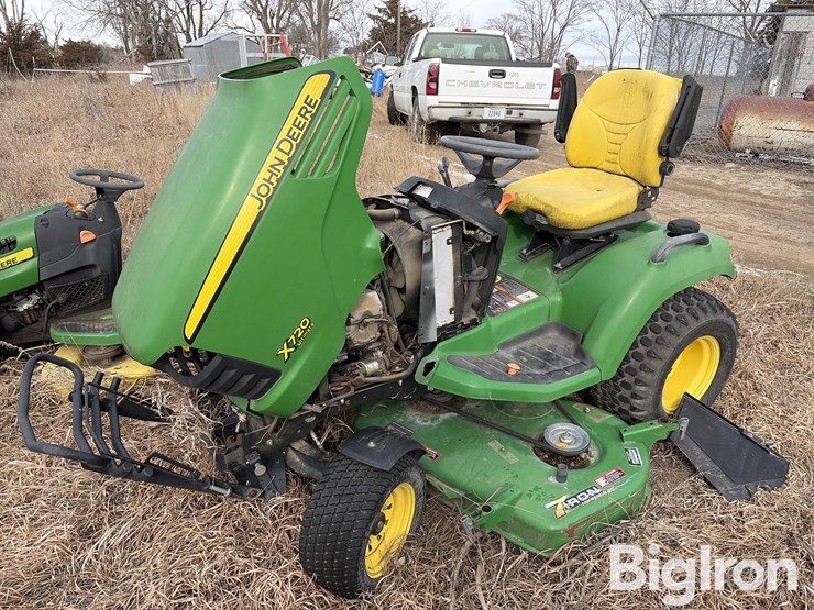 john-deere-x720-image-1