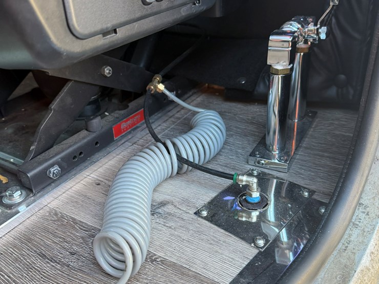 1974-peterbilt-359-image-40