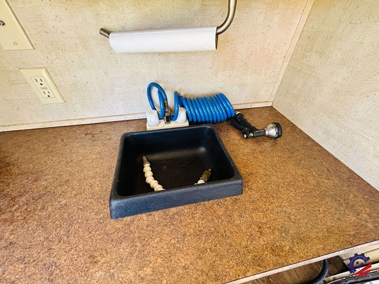 2011-keystone-hornet-platinum-31rbds-t/a-camper-trailer-image-36