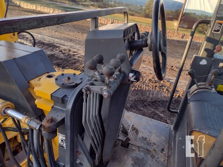 2004-volvo-g86-image-15