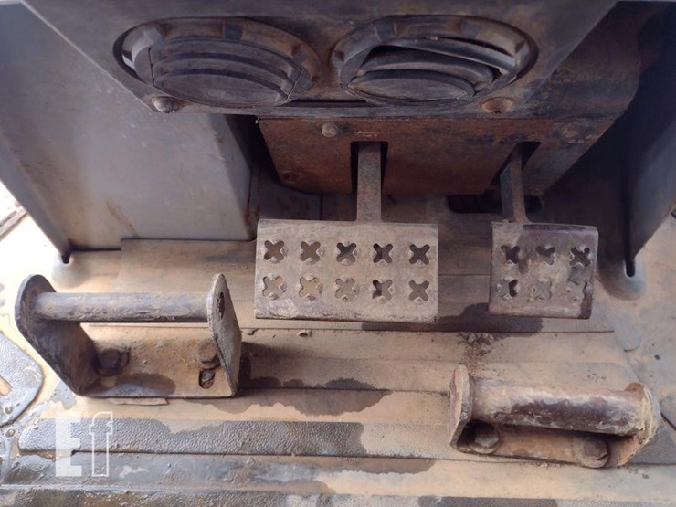 2005-caterpillar-d4g-xl-image-7