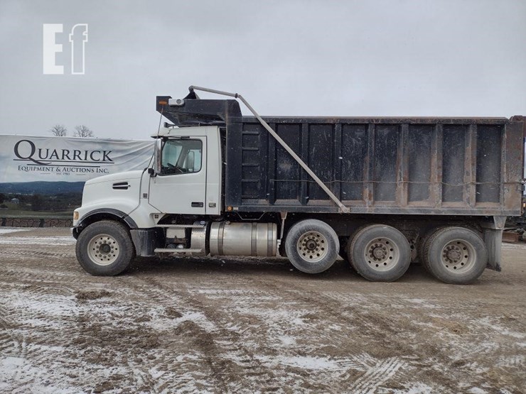 12-volvo-vhd-dump-truck^title^-image-1