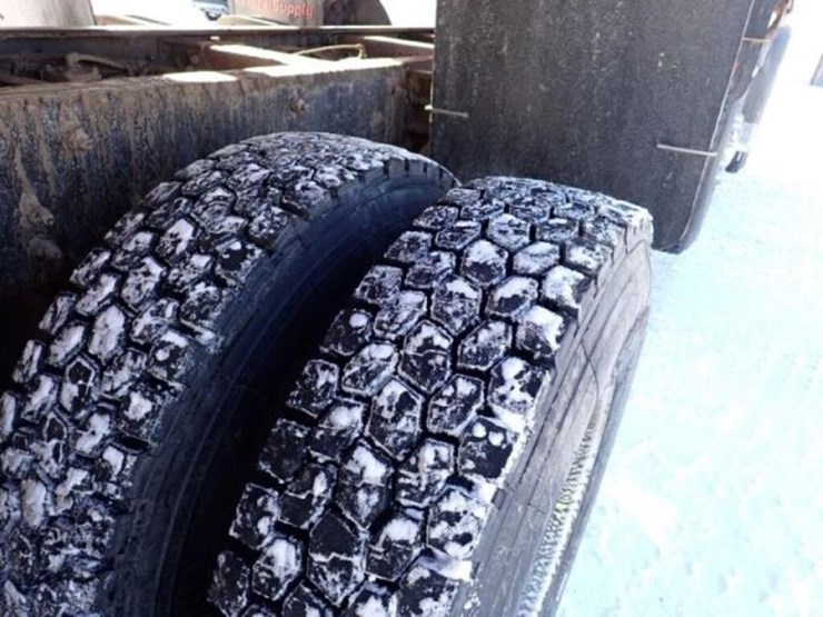 2016-peterbilt-567-image-64