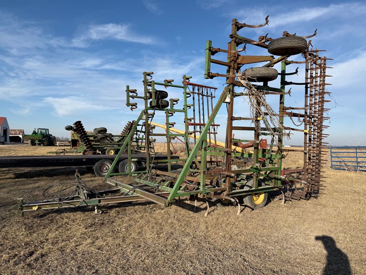 #1064-•-john-deere-1100-field-cultivator-image-1