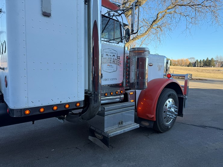 1974-peterbilt-359-image-14