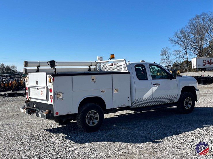 2010-chevrolet-silverado-s/a-service-truck-image-4
