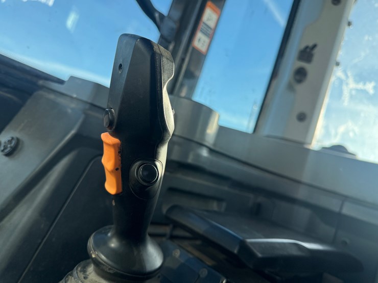 2020-deere-624l-image-29