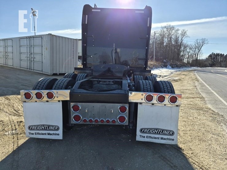 2013-peterbilt-388-image-9