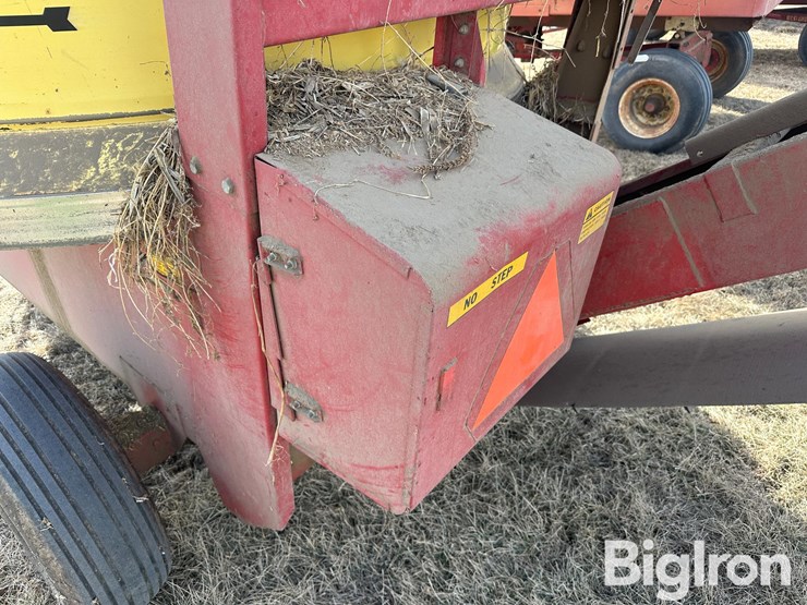 new-holland-390-image-16