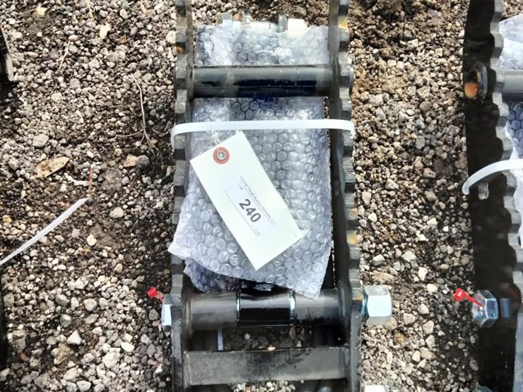 #240-•-mini-excavator-thumb-image-3