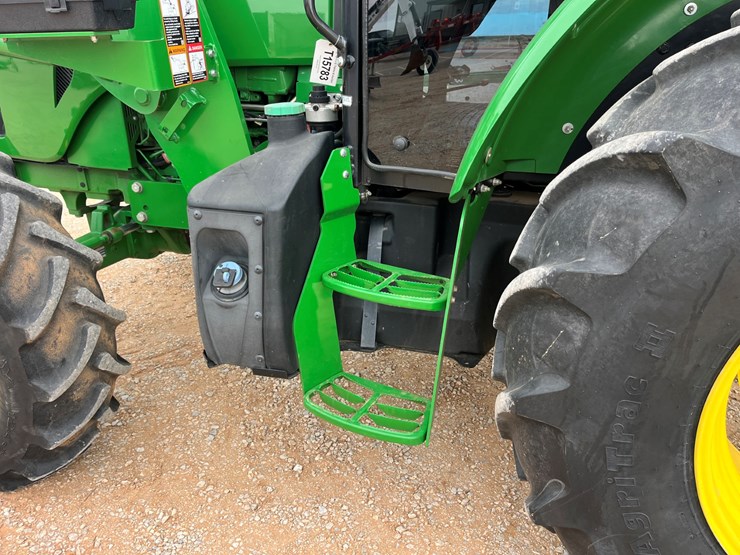 2015-john-deere-5100e-image-13