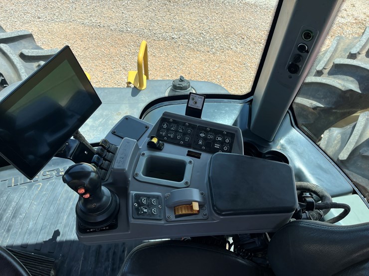 2017-versatile-610-image-22