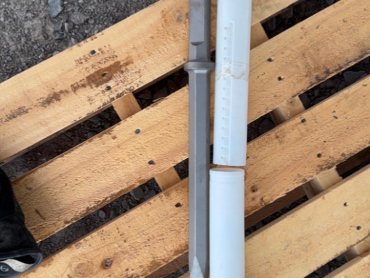 unused-bull-float-adaptor-+-pointer-+-misc-image-2