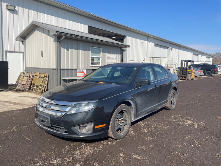 #2028-•-2010-ford-fusion-se-sedan-(with-wi-title)-image-1