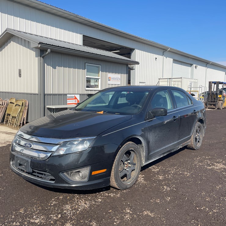 #2028 • 2010 Ford Fusion SE Sedan (With WI Title)