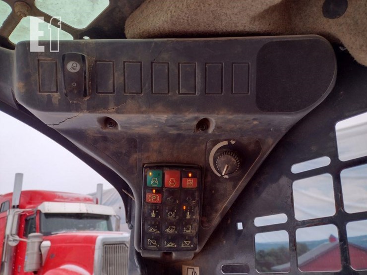 2019-deere-317g-image-8