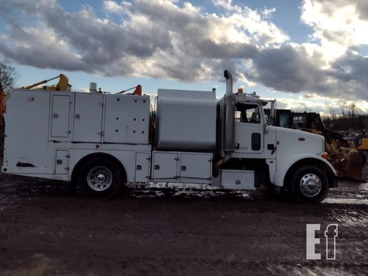 2008-peterbilt-365-image-3