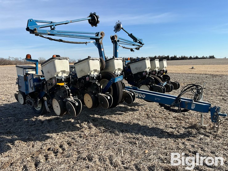 2010-kinze-3200-image-3