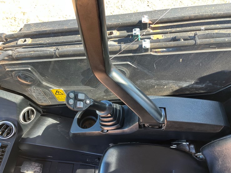 2020-jcb-3ts-8w-image-17