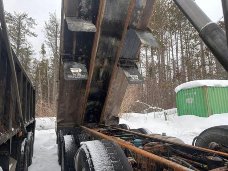 2018-freightliner-114sd-image-9