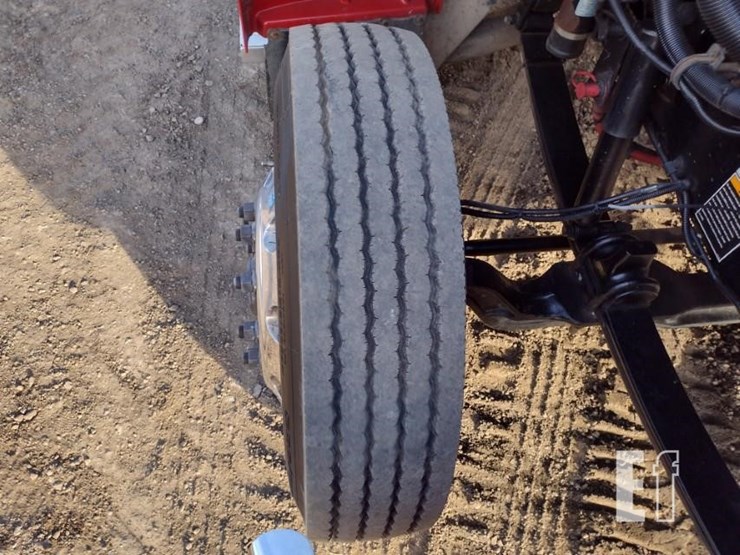 peterbilt-330-image-18