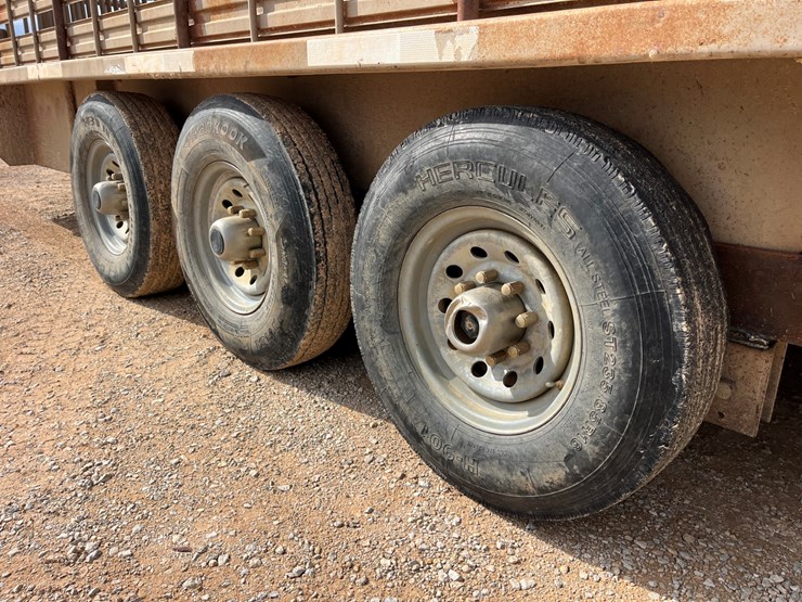 #t8410-•-2010-gn-stock-trailer-image-7