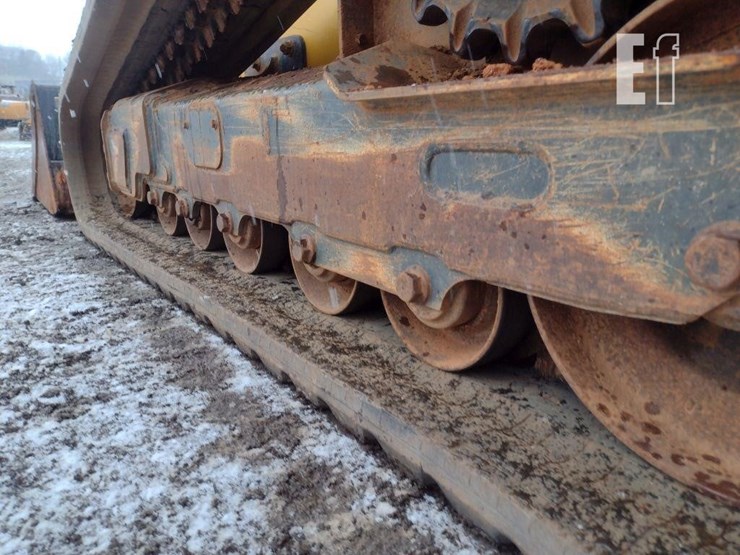 2021-deere-331g-image-23