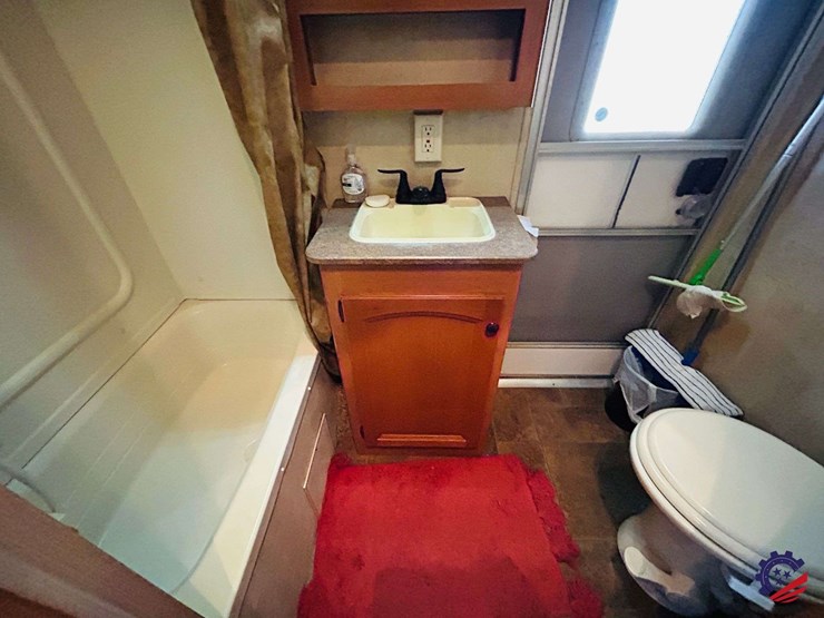 2011-keystone-hornet-platinum-31rbds-t/a-camper-trailer-image-94