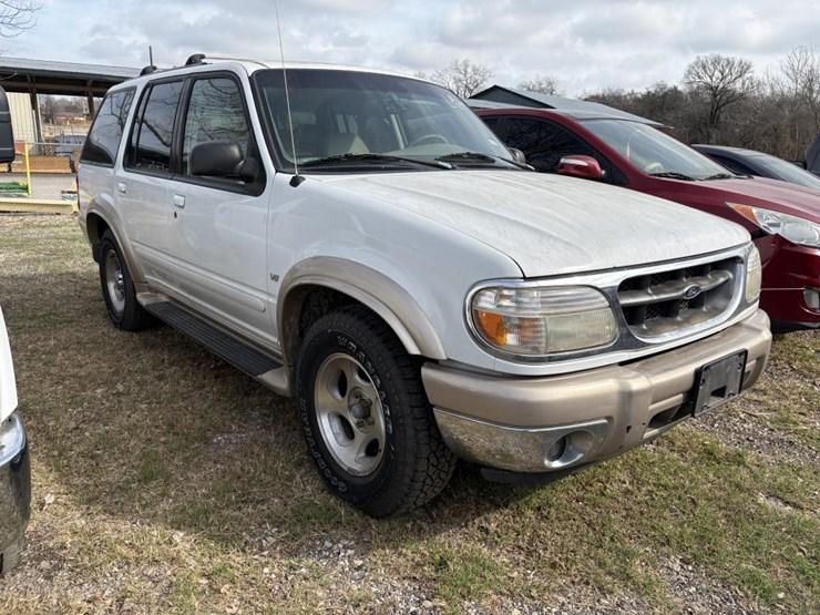 2000-ford-explorer-eddie-bauer-image-3