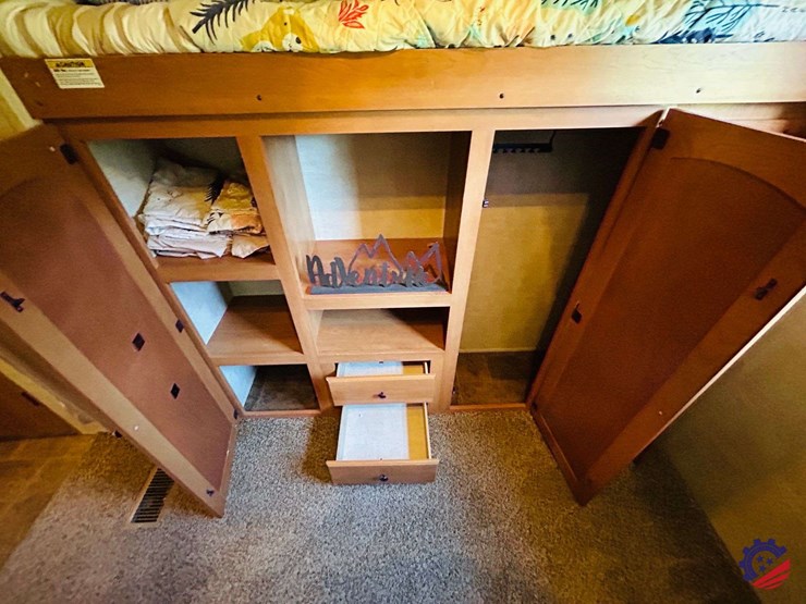 2011-keystone-hornet-platinum-31rbds-t/a-camper-trailer-image-108