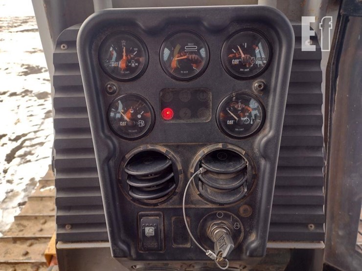 2005-caterpillar-d4g-xl-image-8