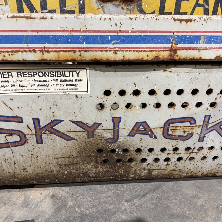 #1044 • SkyJack lift