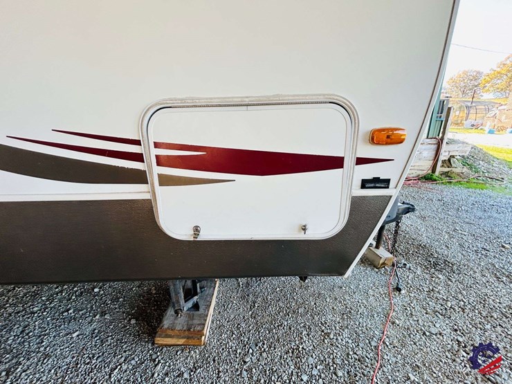 2011-keystone-hornet-platinum-31rbds-t/a-camper-trailer-image-21