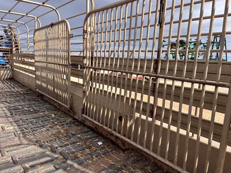 #t8410-•-2010-gn-stock-trailer-image-12