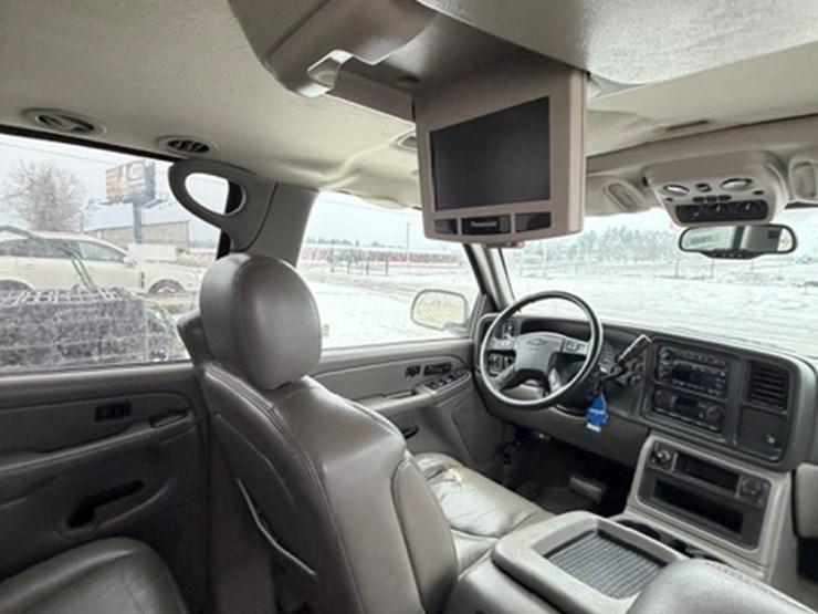 2005-chevrolet-tahoe-z71-image-13