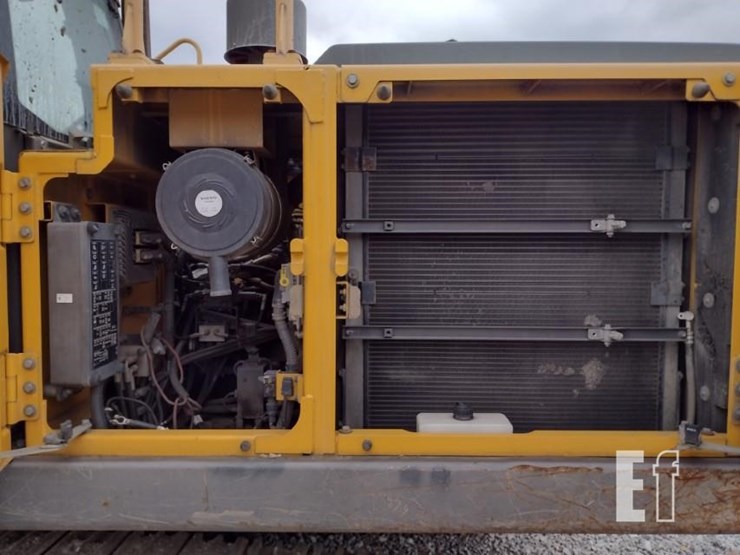 2015-volvo-ec220e-lr-image-45