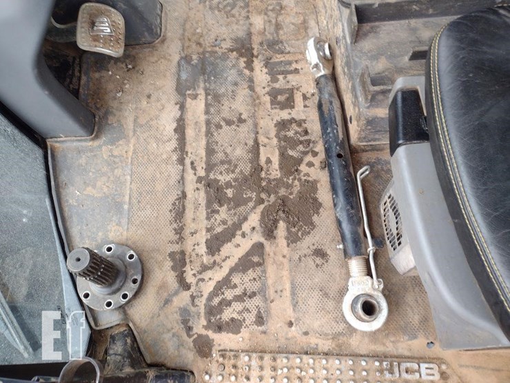 jcb-fastrac-4220-image-14