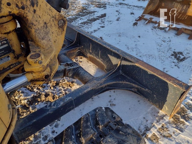 2013-deere-35d-image-22