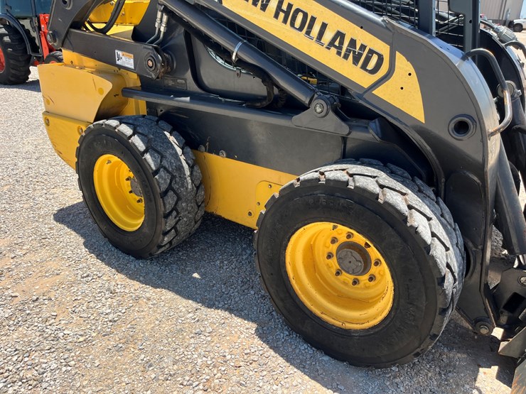 2014-new-holland-l225-image-6