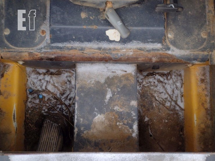 2019-deere-317g-image-12