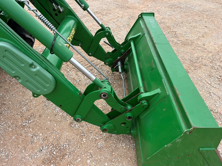 2015-john-deere-5100e-image-8