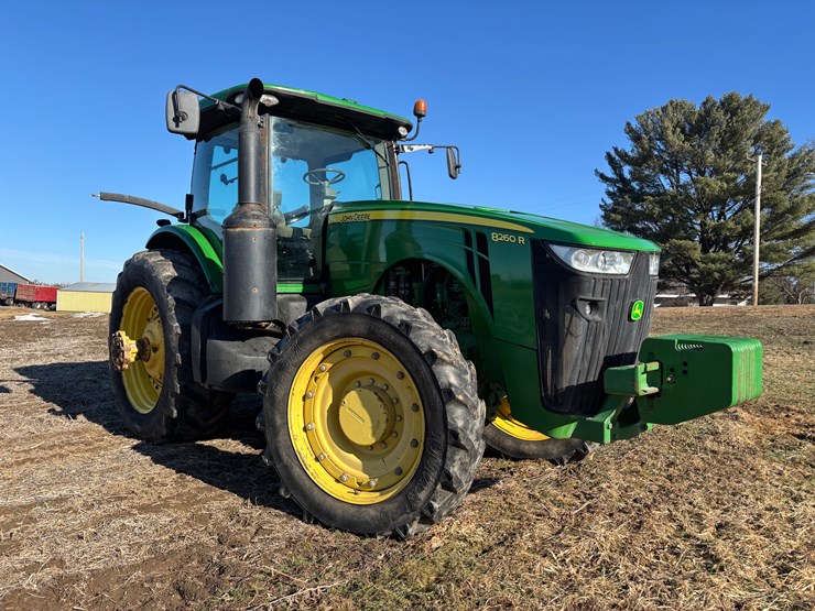 john-deere-8260r-image-7